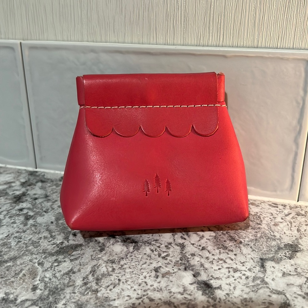 EUC PLG Tulip penny pouch!!